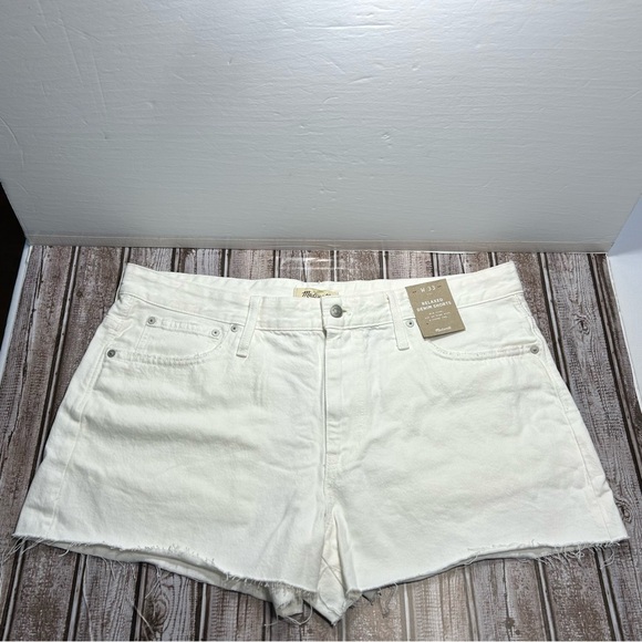 Madewell Pants - White denim jean Madewell relaxed shorts size 33 NWT raw hem